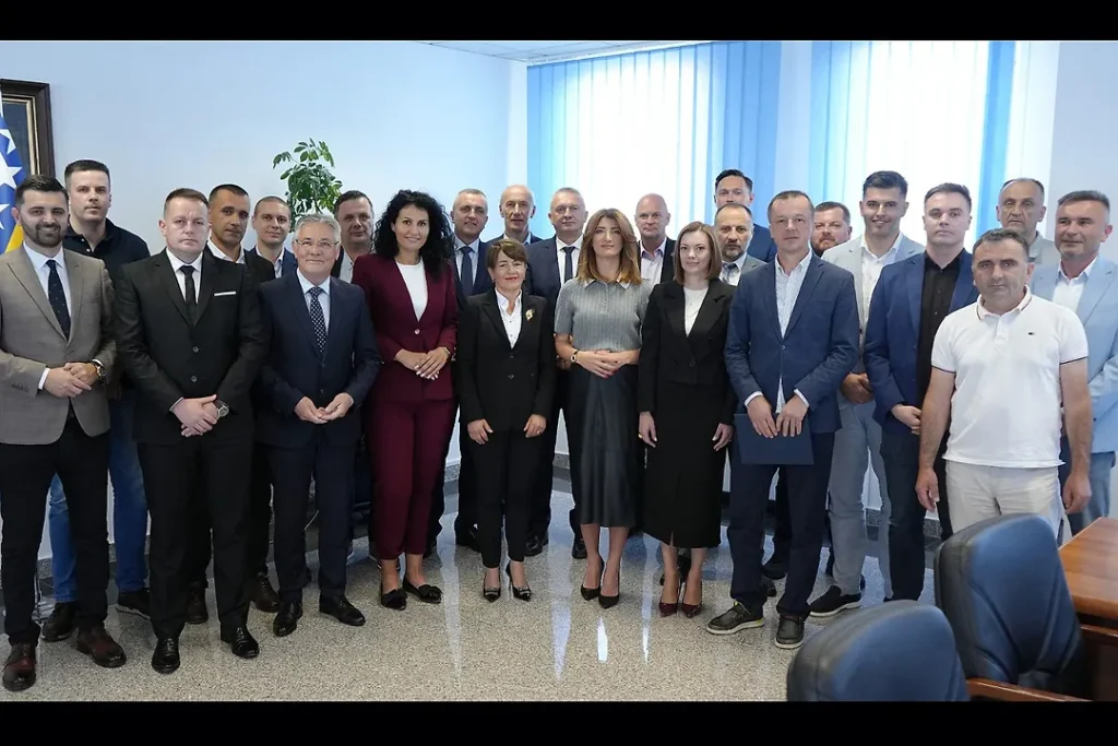 Federalna ministrica prometa i komunikacija s predstavnicima županija potpisala ugovore za izgradnju i rekonstrukciju cesta u FBiH