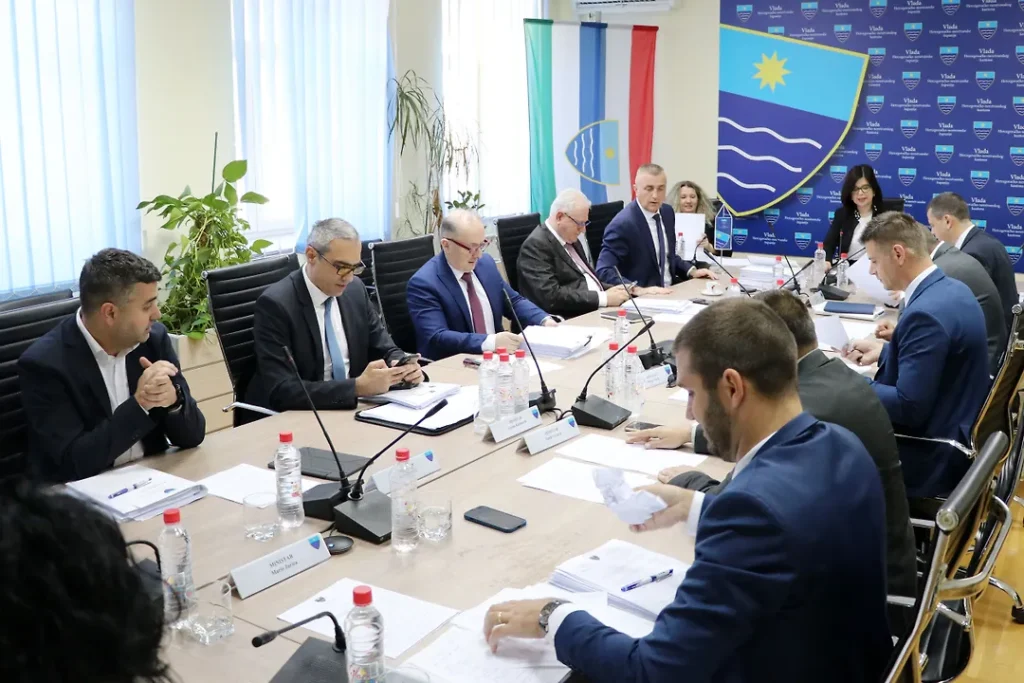 Niz odluka, izvješća i informacija s današnjeg zasjedanja Vlade Hercegovačko-neretvanske županije