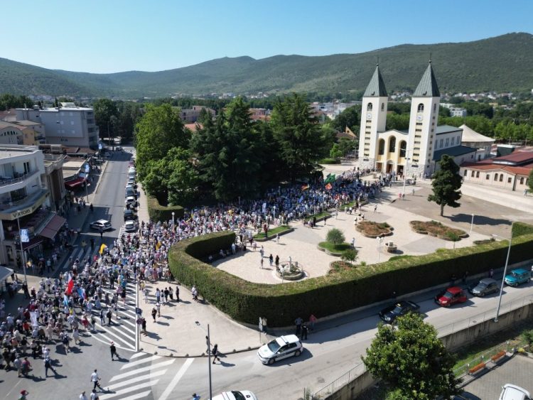 Hodnja mira i molitveni program u Međugorju za 45. obljetnicu ukazanja Kraljice Mira