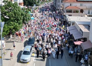 35. Hodnja mira: Tisuće hodočasnika molile za mir na molitvenom hodu od Humca do Međugorja