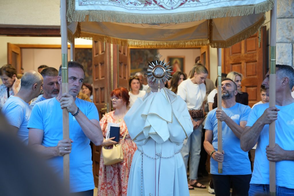 Procesijom i misnim slavljen obilježen blagdan Tijelova u Čitluku