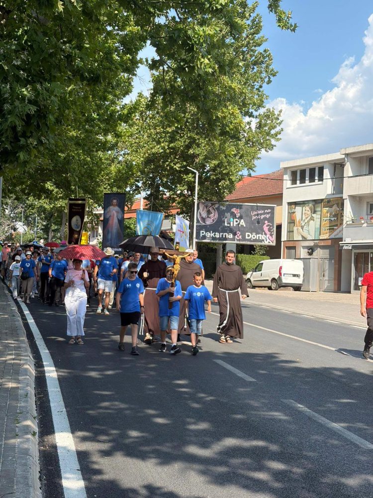 FOTO Održano sedmo zavjetno hodočašće od Čitluka do Međugorja