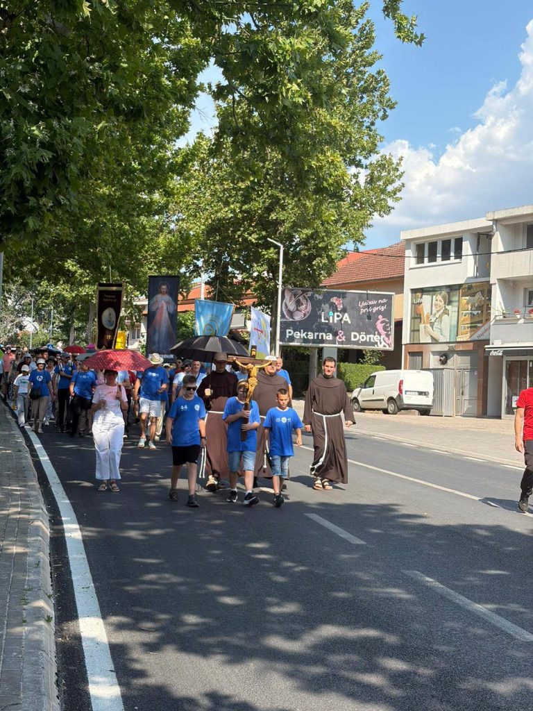 FOTO Održano sedmo zavjetno hodočašće od Čitluka do Međugorja