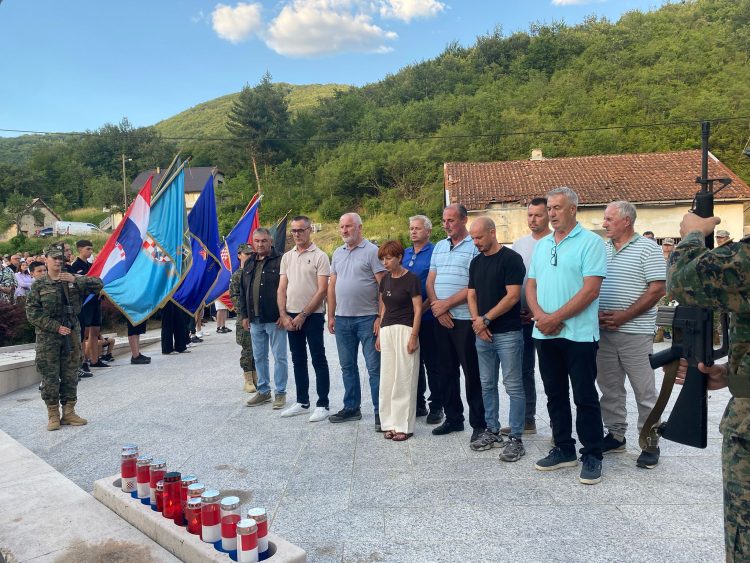 Sjećanje koje ne blijedi: Mještani Donjeg Velikog Ograđenika već sedam godina hodočaste na Uzdol u znak sjećanja na poginule branitelje
