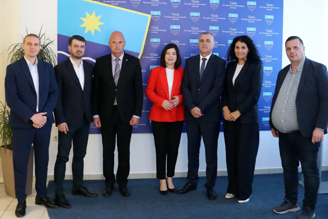 Potpisani ugovori za obnovu lokalnih prometnica u HNŽ-u vrijedni 1,65 milijuna KM