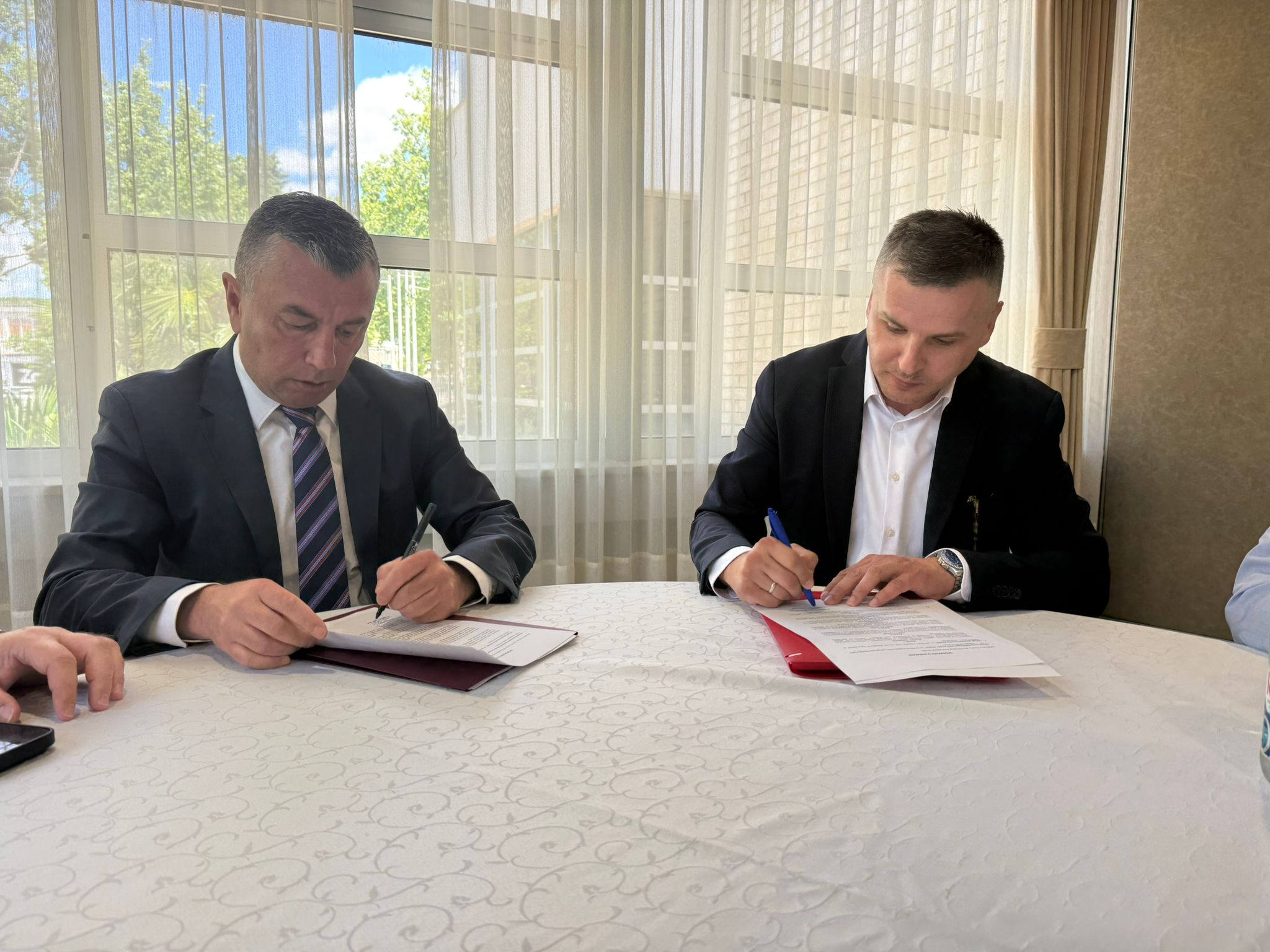 Potpisan Sporazum o suradnji između Udruge Prsten i Udruge gospodarstvenika Brotnjo