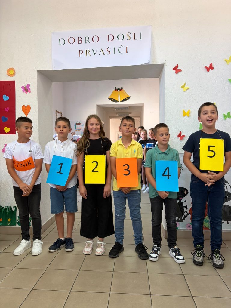 FOTO Majkama u čast, prvašićima za dobrodošlicu: Održana vesela i emotivna priredba u PŠ Blatnica