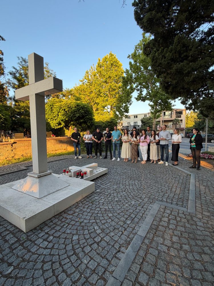Mladež HDZ BiH Čitluk obilježila 33. obljetnicu stradanja osmero djece u Vitezu