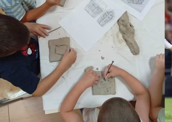 Djeca u Mostaru učila o stećcima kroz kreativnu radionicu