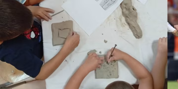 Djeca u Mostaru učila o stećcima kroz kreativnu radionicu