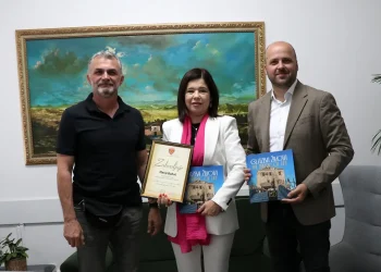 Predsjednica Marija Buhač s rukovodstvom Hrvatske glazbe Mostar