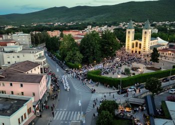 Tijelovska procesija s Presvetim Oltarskim Sakramentom ulicama Međugorja