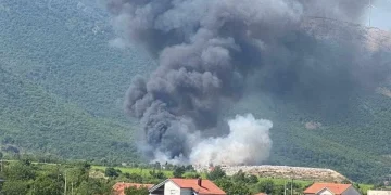 Veliki požar na mostarskoj deponiji Uborak, gore i objekti, pogoršana kvaliteta zraka u Mostaru