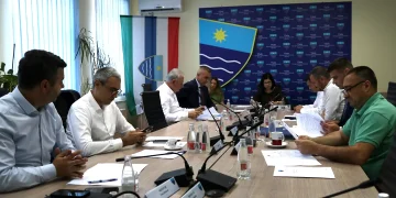 Vlada HNŽ-a osigurala 300.000 KM pomoći Gradu Mostaru nakon požara na odlagalištu Uborak