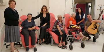Na nekoliko sati zaboravili su bolest: Pjesma, zagrljaji i osmijesi ispunili Odjel onkologije u Mostaru