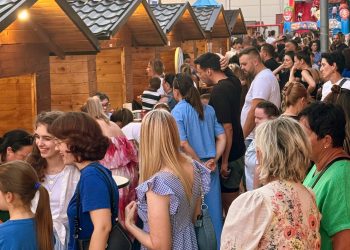 VEČER ZAJEDNIŠTVA U BROTNJU | Park & Shop ispunila dobrota: Prikupljeno 14.720 KM za Kuću nade