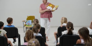 KIC ČITLUK Mališani uživali u pričama o zajedništvu, obitelji i kreativnosti na predstavljanju slikovnica Jasne Ćorić