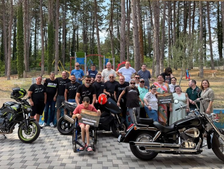 Prvi Moto Rock skup u Brotnju pokazao snagu zajedništva: Uručena donacija Centru Sveti Josip Radnik i Udruzi Susret