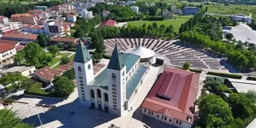 U Međugorju tijekom noći zapaljen vanjski oltar, vandalizirani vjerski objekti
