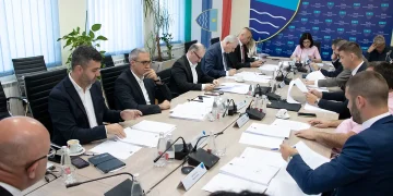 Vlada HNŽ-a izdvojila 395.000,00 KM za prijevoz učenika, 130.000,00 KM za pučke kuhinje i 500.000,00 KM za Zračnu luku Mostar