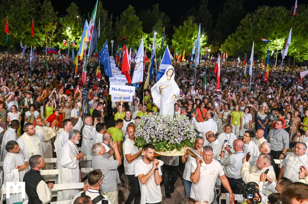 DRUGI DAN MLADIFESTA | „Pođimo na izvor, voda je čista, tamo je tišina, tamo je mir“