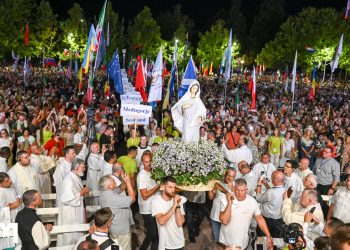 DRUGI DAN MLADIFESTA | „Pođimo na izvor, voda je čista, tamo je tišina, tamo je mir“