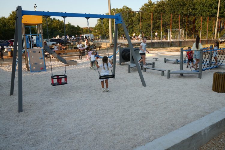 MZ SLUŽANJ | Proslava završetka radova na uređenju dječjeg igrališta