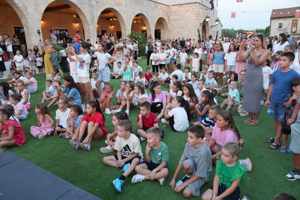 PRVA VEČER ETNOFESTA DIDAK OKUPILA DJECU I OBITELJI | Večer tradicije, običaja i hercegovačke baštine