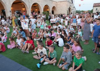 PRVA VEČER ETNOFESTA DIDAK OKUPILA DJECU I OBITELJI | Večer tradicije, običaja i hercegovačke baštine
