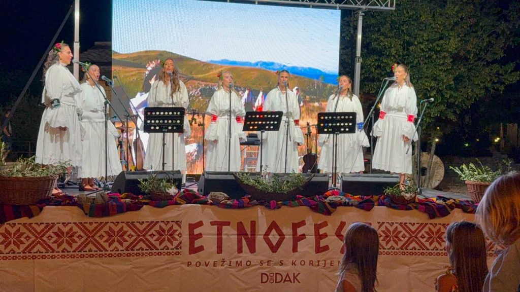 HERCEGOVAČKO SELO U ZNAKU TRADICIJE | Pjesma, običaji i domaći proizvodi u središtu drugog izdanja Etnofesta Didak