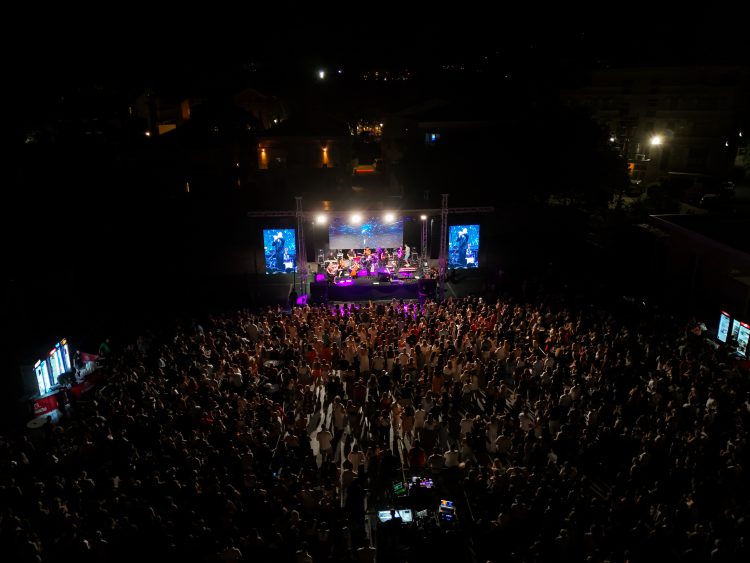 Mostar pjevao s Peđom Jovanovićem: Spektakl Peđe Jovanovića i Big Concert Orchestra koji će se pamtiti