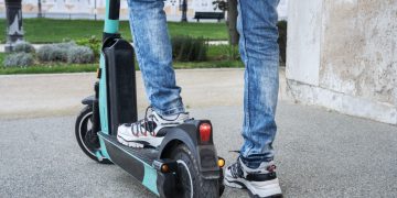 SVE VIŠE OZLJEDA ZBOG ELEKTRIČNIH ROMOBILA | U SKB-u Mostar upozoravaju – najčešće stradaju djeca!