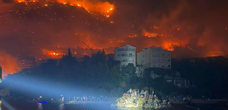 VELIKI POŽAR KOD OMIŠA | 36 ozlijeđenih, izgorjele kuće, vozila i velike površine