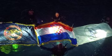 31 METAR ZA 31 GODINU SLOBODE | Hrvatska zastava spuštena u more u znak sjećanja na Oluju