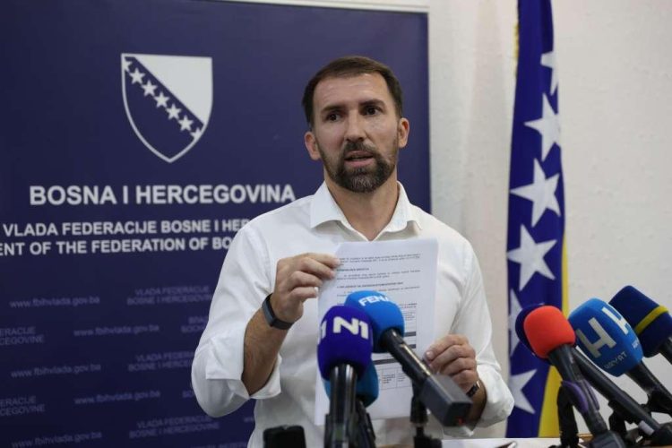 STIŽU VEĆE MIROVINE | Najniža 714 KM za nove, oko 691 KM za postojeće umirovljenike