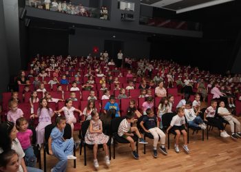 Predstava „Janko i čarobni grah“ okupila više od 200 mališana u KIC-u Čitluk