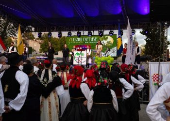 Manifestacija “Dani berbe grožđa” više od sedam desetljeća promiče vinsku tradiciju i kulturnu baštinu Brotnja