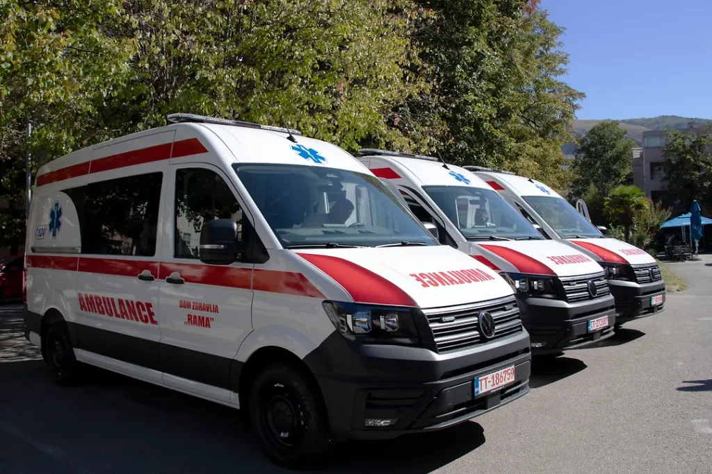 Vlada HNŽ-a Mostaru i Rami donirala tri nova, suvremena vozila hitne pomoći