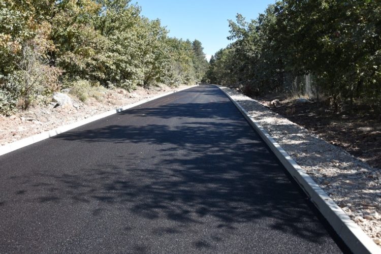 Obnovom ceste između Bijakovića i Vionice nastavljeno uređenje lokalnih prometnica