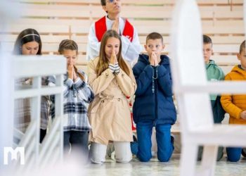 Inicijativa “Milijun djece moli krunicu” | Dječja molitva ima posebnu snagu
