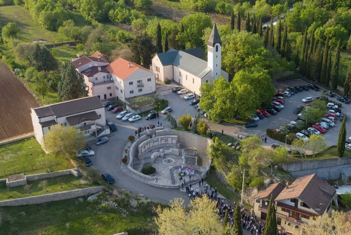 SUSRETI POD HRASTOM | XXI. kulturno-glazbena manifestacija u Čerinu i predstavljanje zbirke pjesama „Slova moja“ generala Ivana Tolja