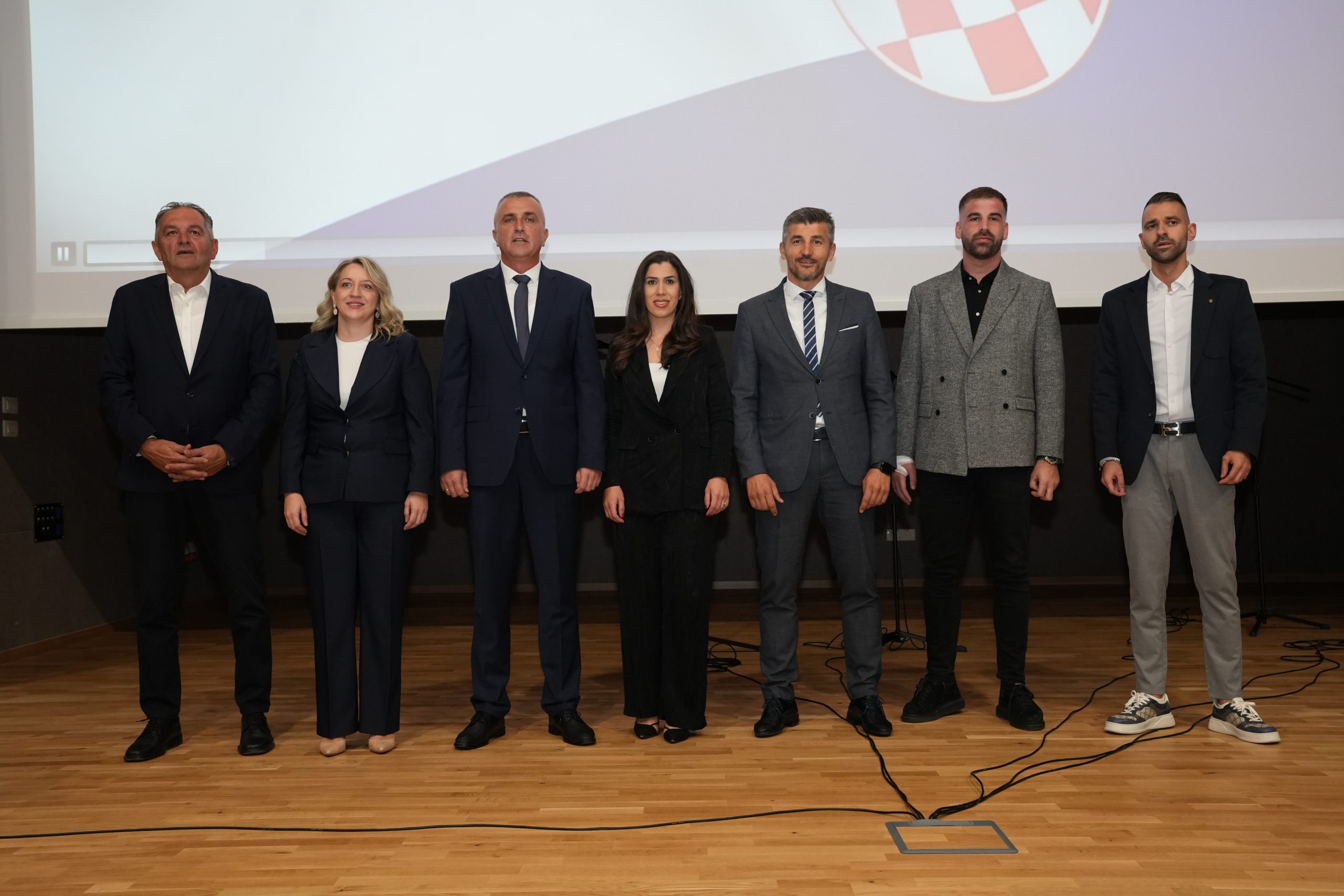 Brotnjo uz HDZ, HDZ uz Brotnjo: Veliki odaziv na završnom predizbornom skupu potvrdio pobjednički duh Brotnjo uz HDZ, HDZ uz Brotnjo: Veliki odaziv na završnom predizbornom skupu potvrdio pobjednički duh