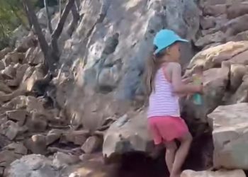 VIDEO | Dirljiv prizor u Međugorju: Djevojčica bosa krenula na Križevac moleći za ozdravljenje oca