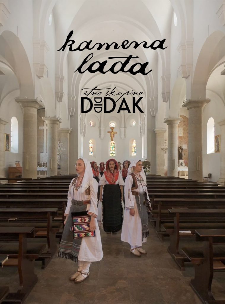 Od Didaka Didaku: Etno skupina Didak na rođendan fra Didaka Buntića predstavlja pjesmu „Kamena lađa“