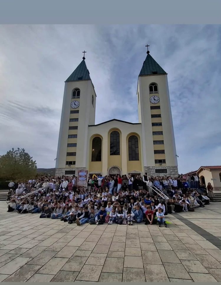 FOTO | U Bijakovićima svečano obilježen Dan kruha: Zajedništvo, molitva i humanitarna akcija