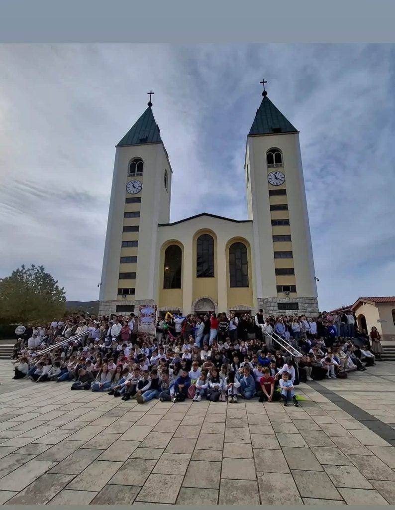 FOTO | U Bijakovićima svečano obilježen Dan kruha: Zajedništvo, molitva i humanitarna akcija