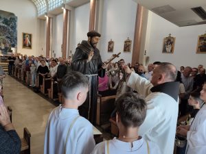Iz Bolzana u Čitluk stigao kip sv. Franje: Priča o zajedništvu čitlučkih „trećara“ Iz Bolzana u Čitluk stigao kip sv. Franje: Priča o zajedništvu čitlučkih „trećara“