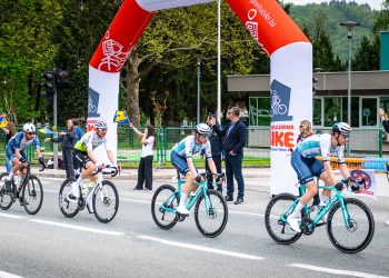 Osmijesi i pobjednički duh u Jablanici: Organizatori “Tour of BiH” darivali bicikle najvatrenijim navijačima