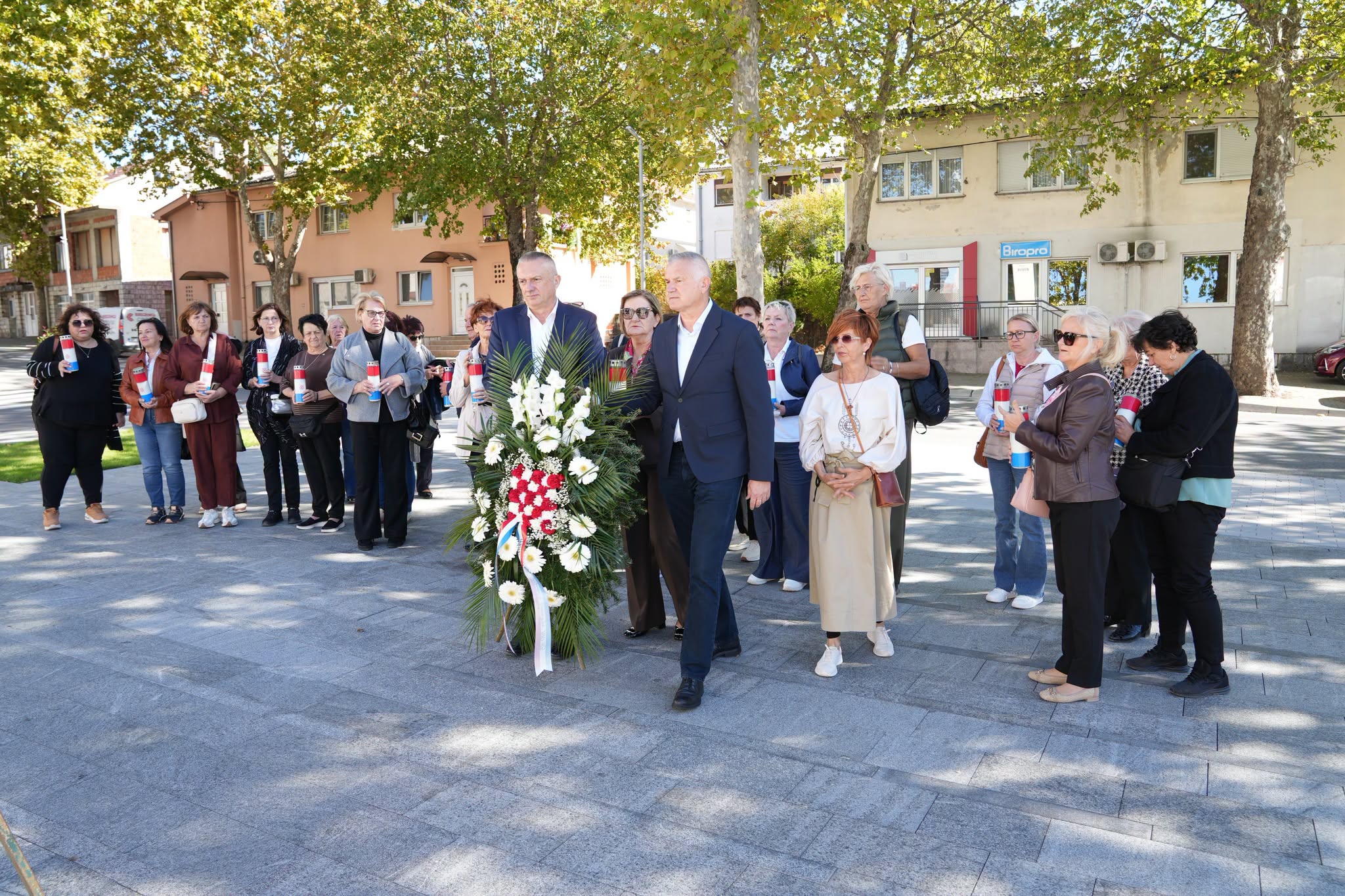 U Čitluku odana počast poginulim braniteljima Brotnja: Položeni vijenci i upaljene svijeće U Čitluku odana počast poginulim braniteljima Brotnja: Položeni vijenci i upaljene svijeće