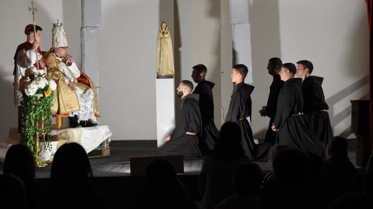 Gradnići: Frama Humac predstavom „Alter Christus – Drugi Krist“ zaključila Dane stare župe Brotnjo